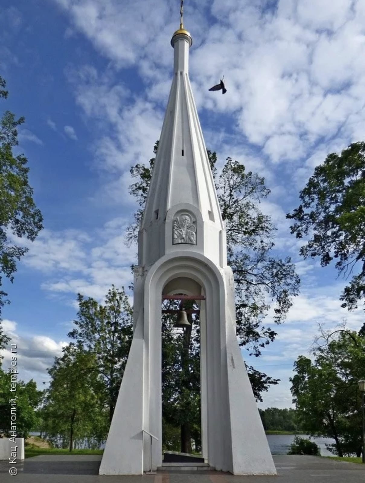 Глава Дагестана помог доставить в православные храмы Ирана порядка 600 различных религиозных принадлежностей